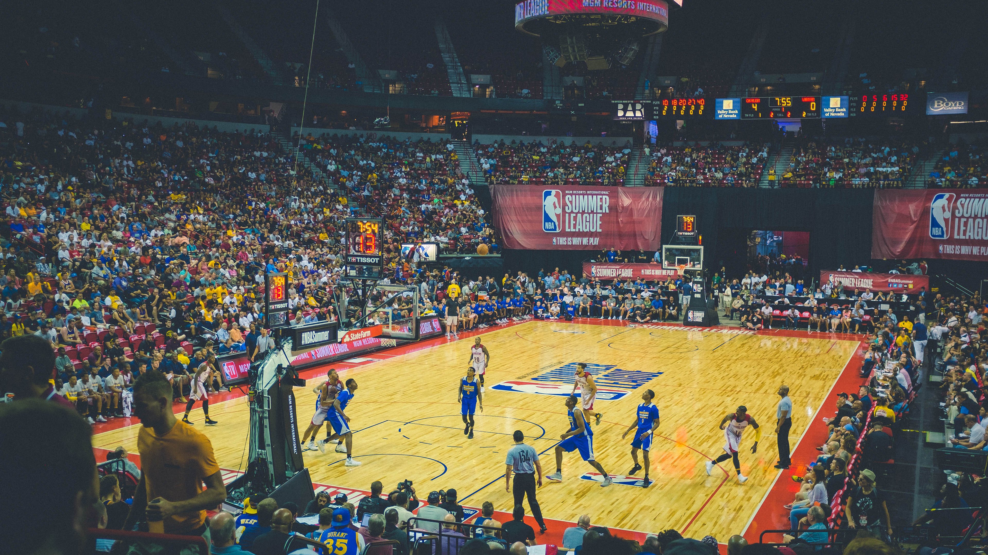 1000元套餐成新生入学“标准配备”，家长叫苦不迭